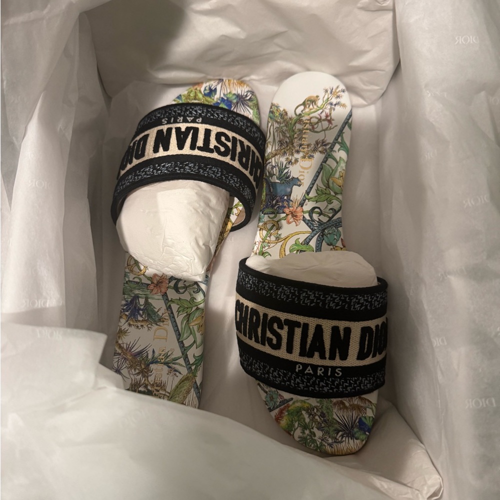 Dior Dway Sandals size 38. Brand new, never worn